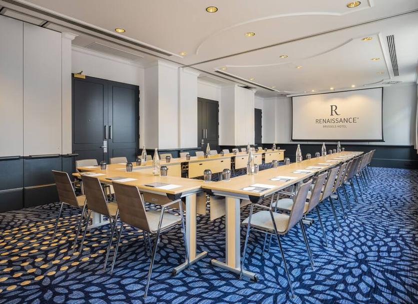 Ruang konferensi Foto