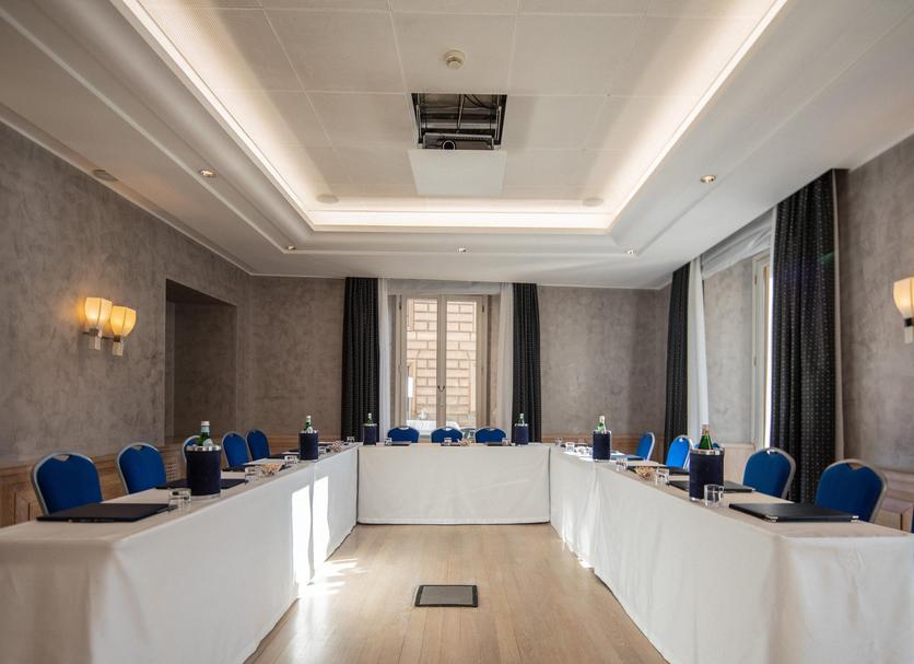 Ruang konferensi Foto