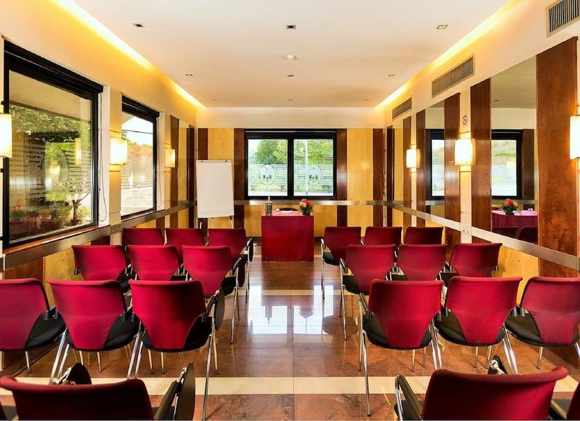 Ruang konferensi Foto