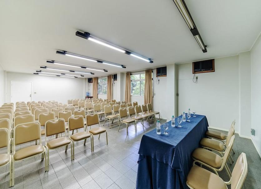 Ruang konferensi Foto