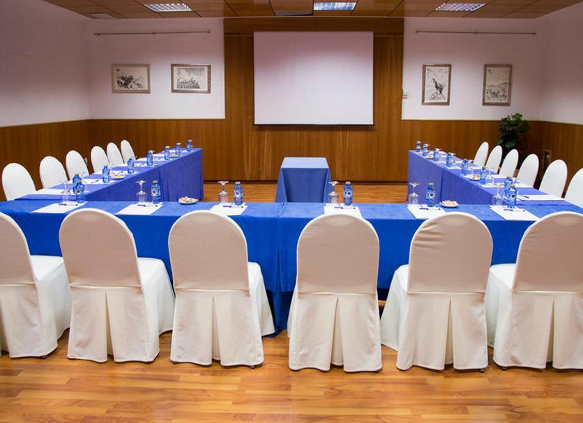 Ruang konferensi Foto