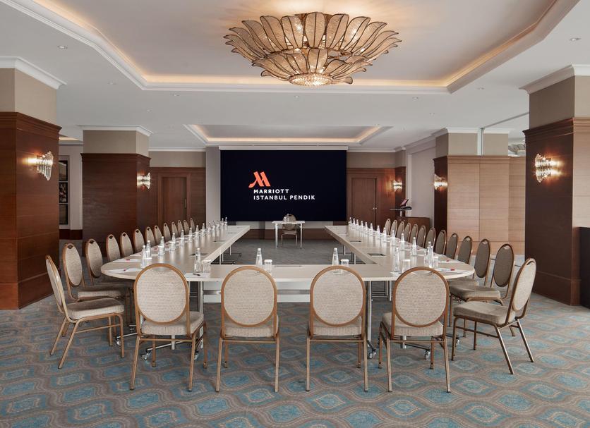 Ruang konferensi Foto