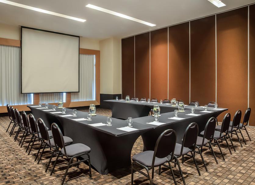 Ruang konferensi Foto