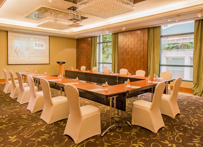 Ruang konferensi Foto