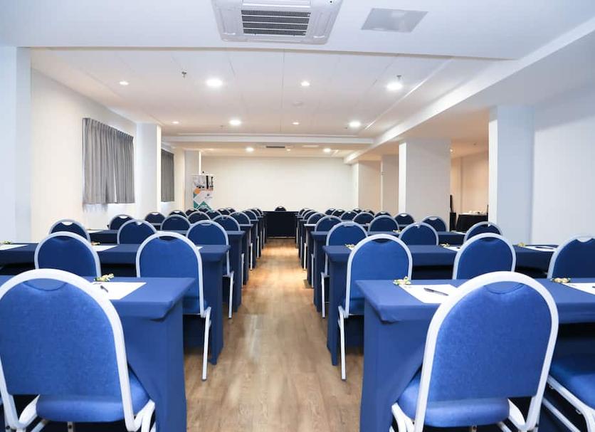 Ruang konferensi Foto