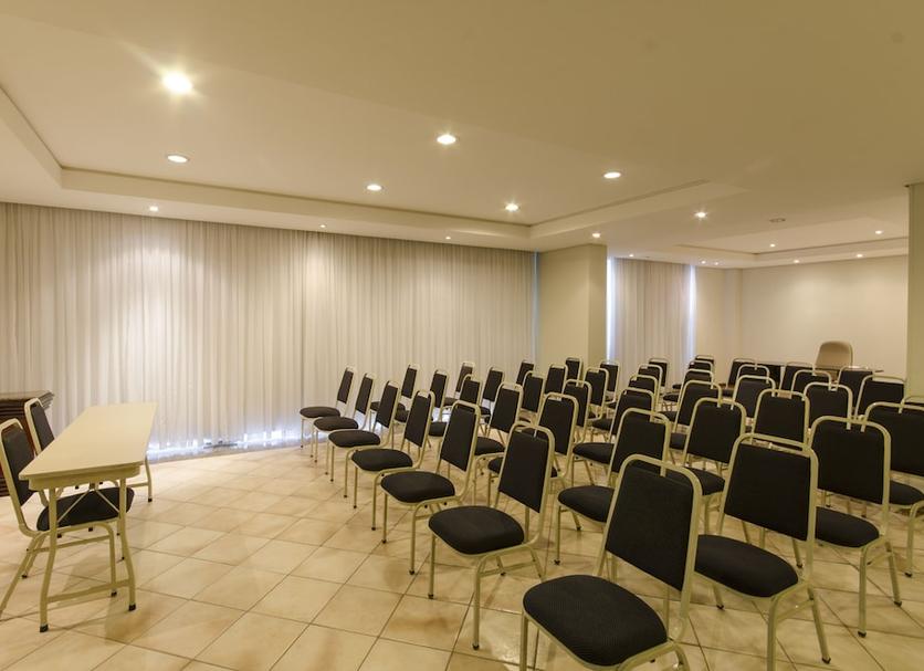 Ruang konferensi Foto