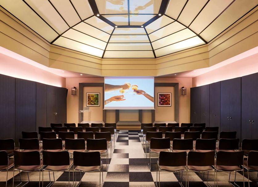 Ruang konferensi Foto