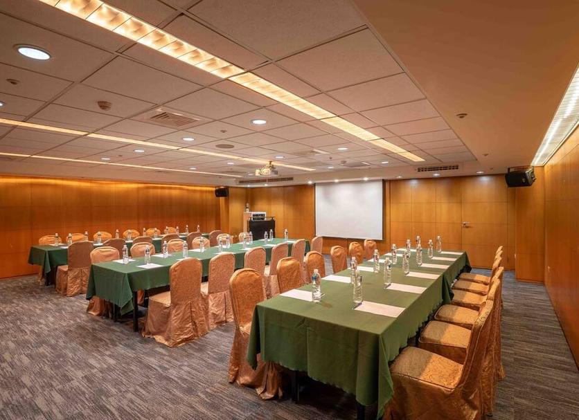 Ruang konferensi Foto