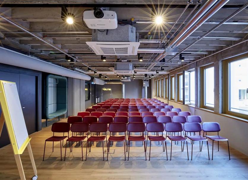 Ruang konferensi Foto