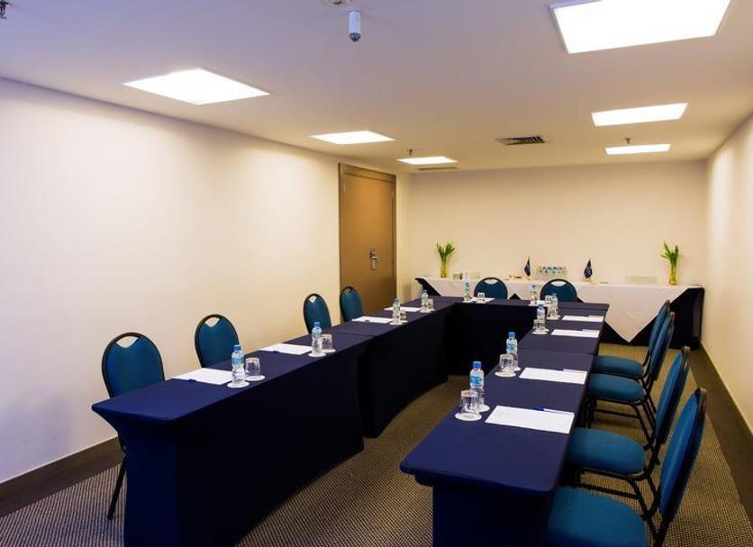 Ruang konferensi Foto