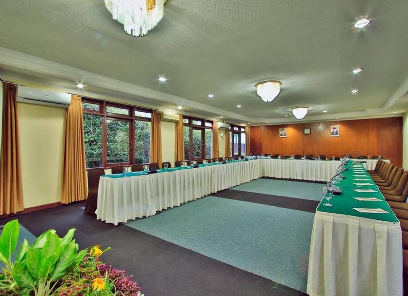 Ruang konferensi Foto