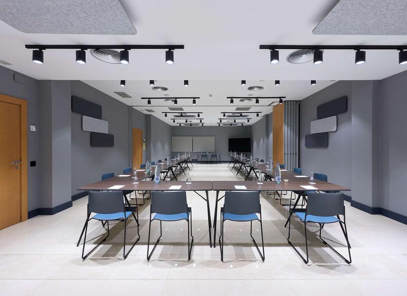 Ruang konferensi Foto