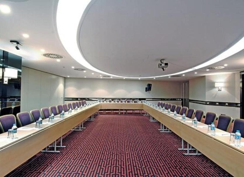 Ruang konferensi Foto