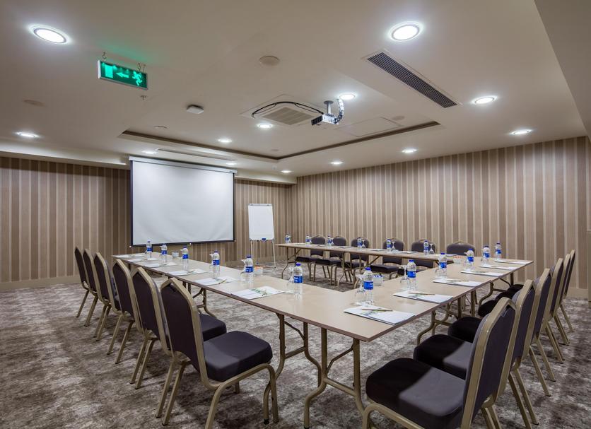 Ruang konferensi Foto
