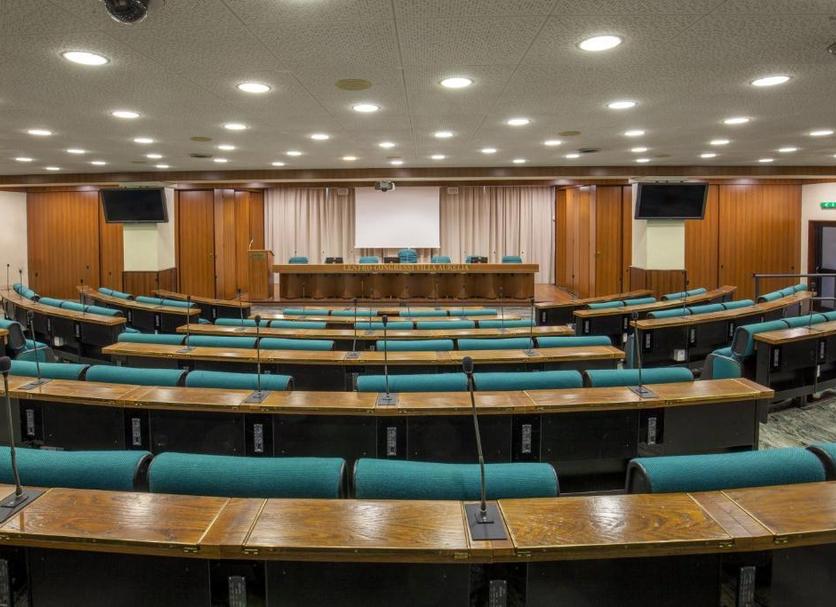 Ruang konferensi Foto