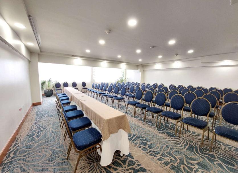 Ruang konferensi Foto
