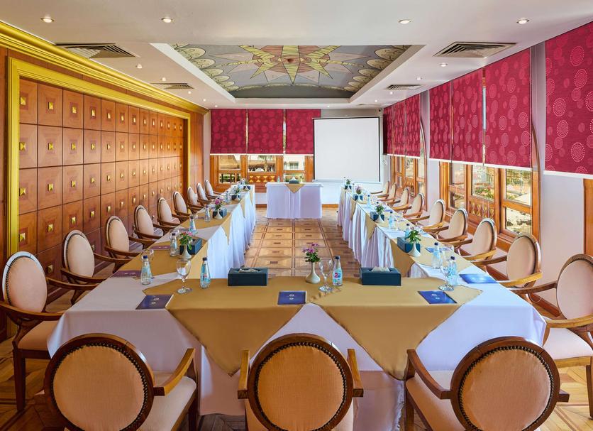 Ruang konferensi Foto