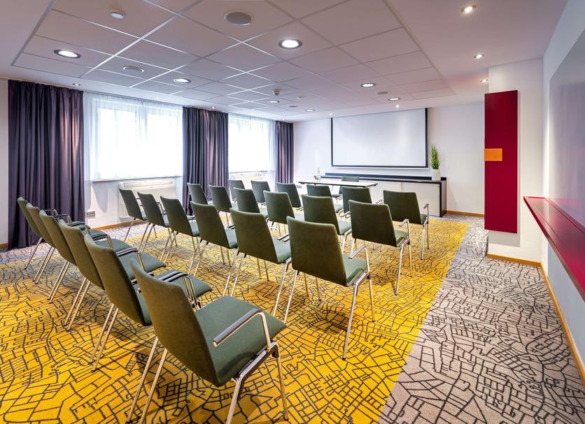 Ruang konferensi Foto
