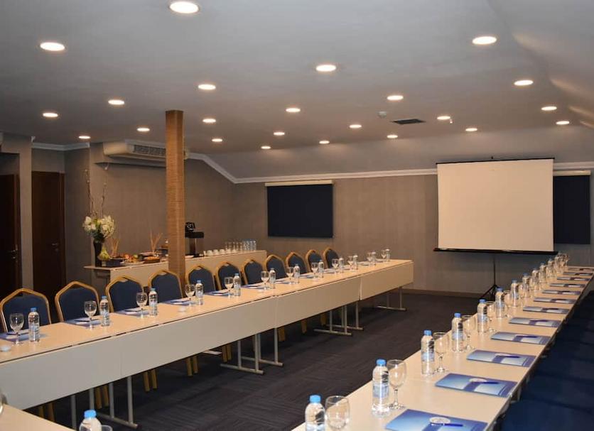 Ruang konferensi Foto