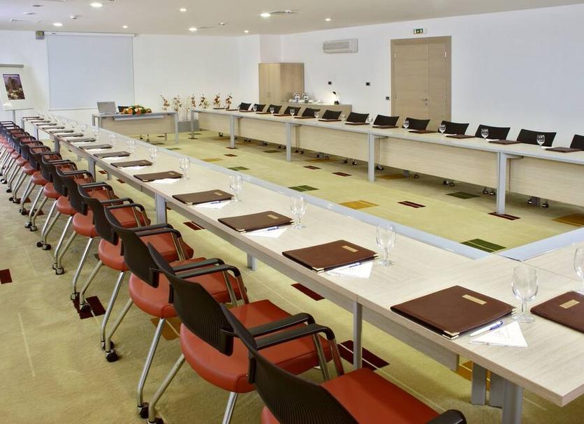 Ruang konferensi Foto