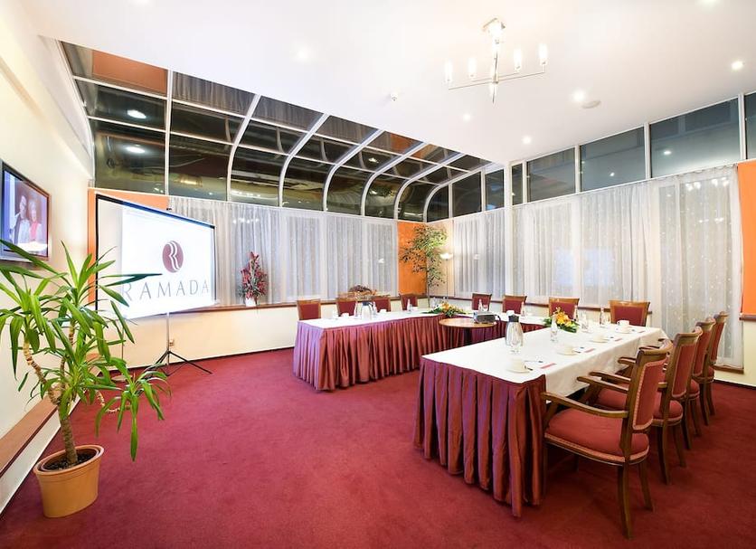 Ruang konferensi Foto