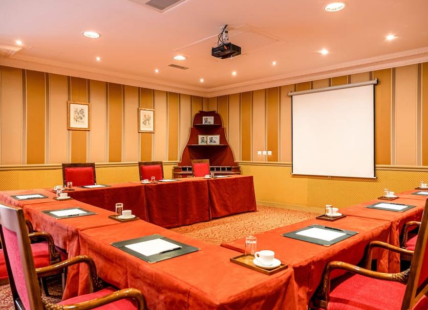 Ruang konferensi Foto