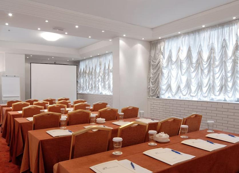 Ruang konferensi Foto