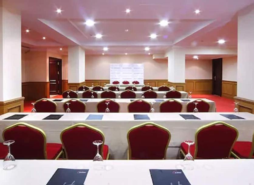 Ruang konferensi Foto