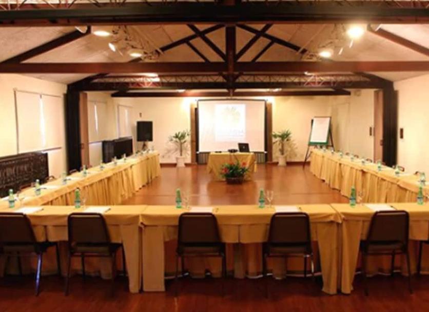 Ruang konferensi Foto