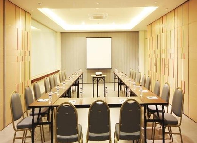 Ruang konferensi Foto