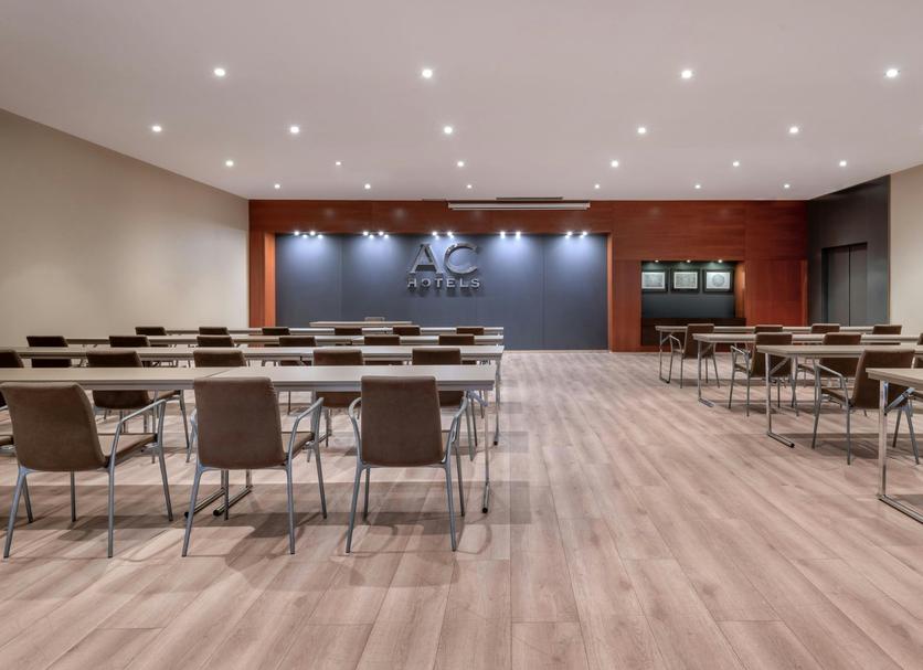 Ruang konferensi Foto