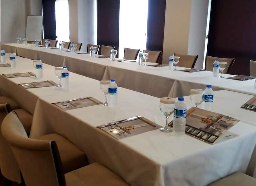 Ruang konferensi Foto