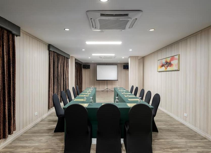 Ruang konferensi Foto