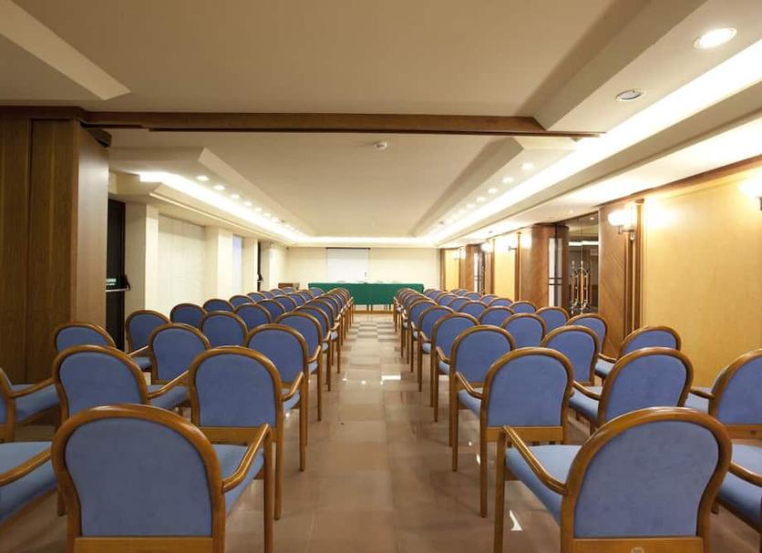 Ruang konferensi Foto