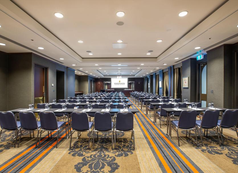 Ruang konferensi Foto