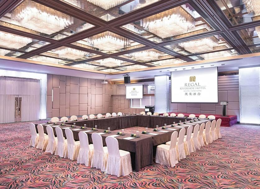 Ruang konferensi Foto