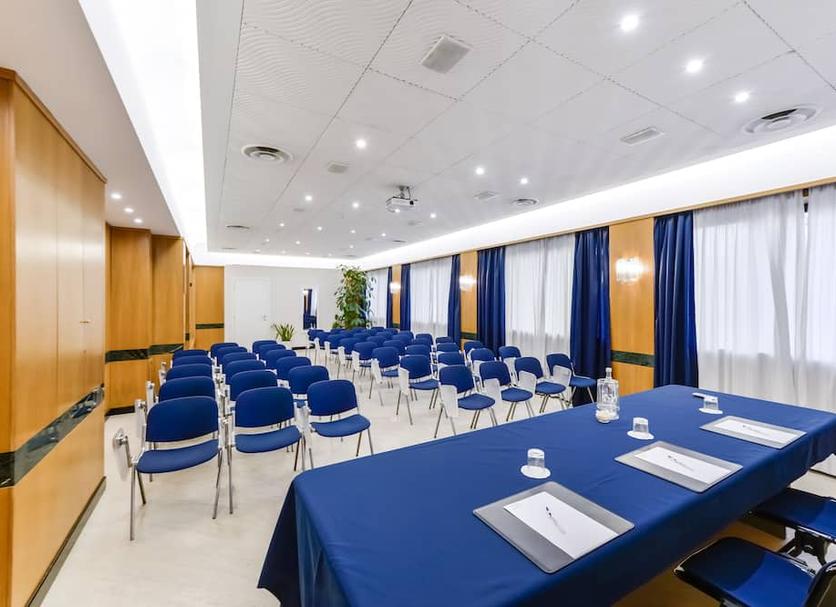 Ruang konferensi Foto