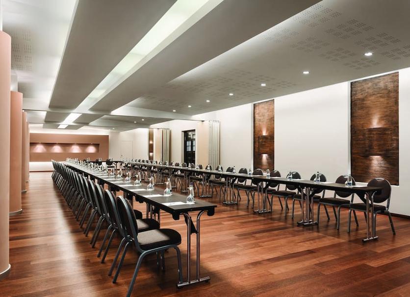 Ruang konferensi Foto