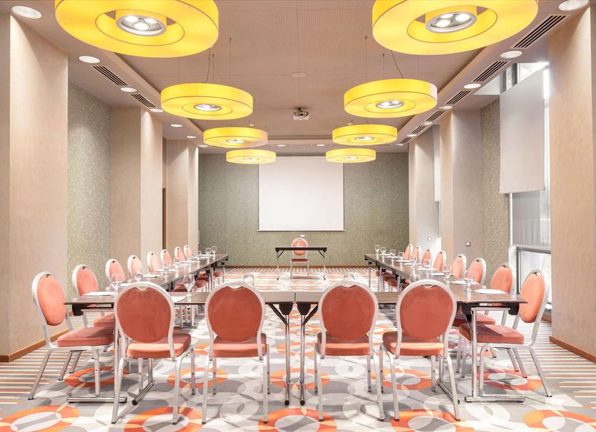 Ruang konferensi Foto