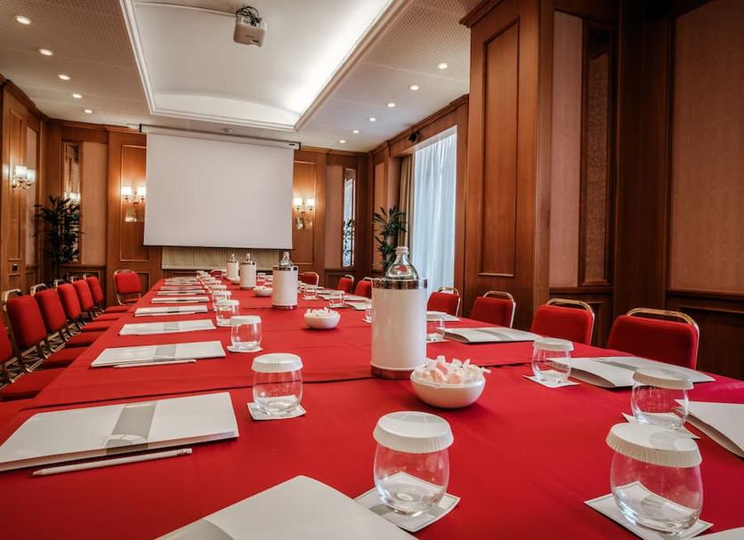 Ruang konferensi Foto