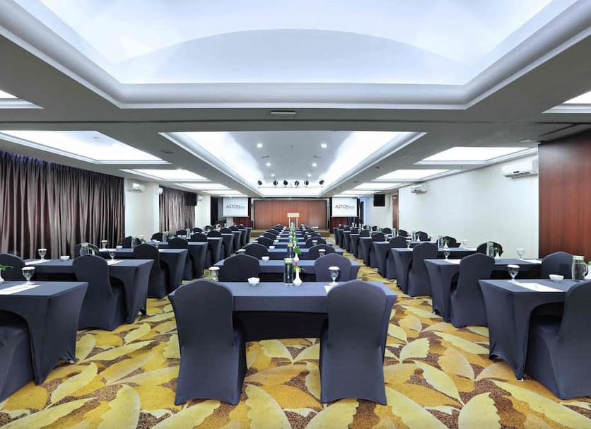 Ruang konferensi Foto