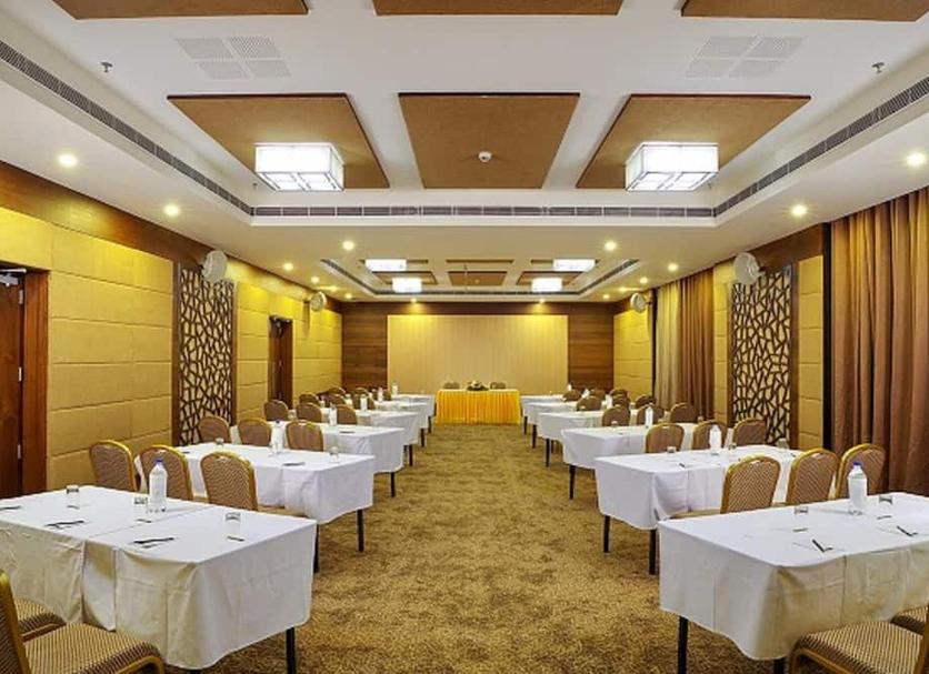 Ruang konferensi Foto