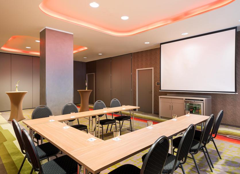 Ruang konferensi Foto