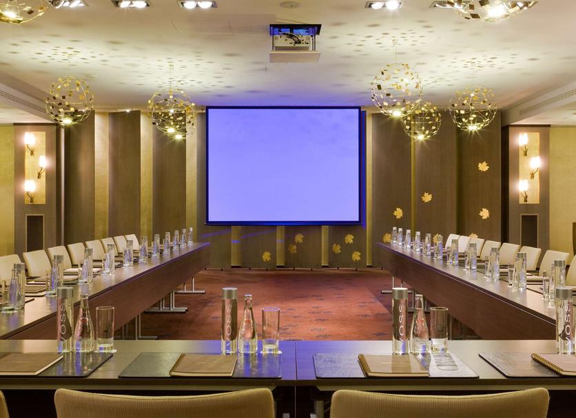 Ruang konferensi Foto