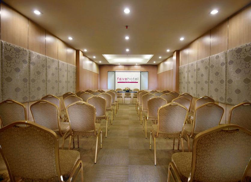 Ruang konferensi Foto