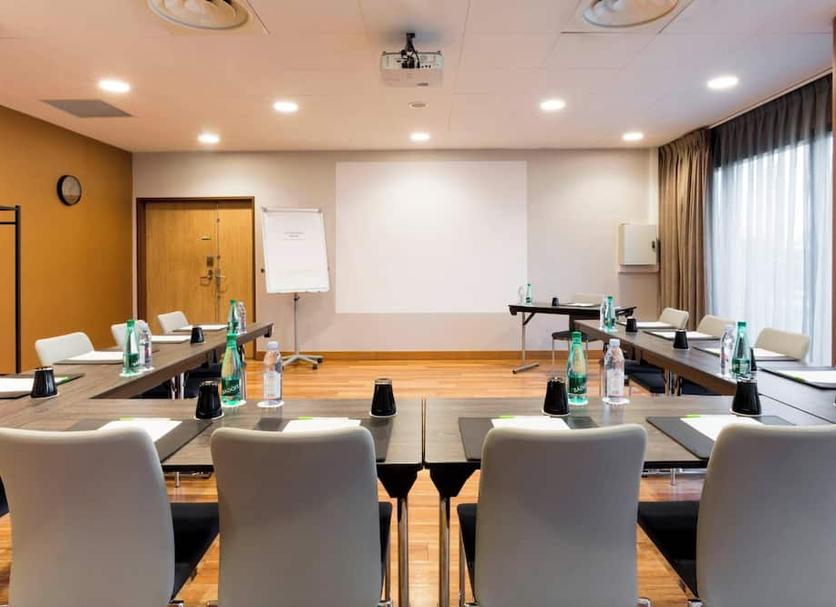 Ruang konferensi Foto