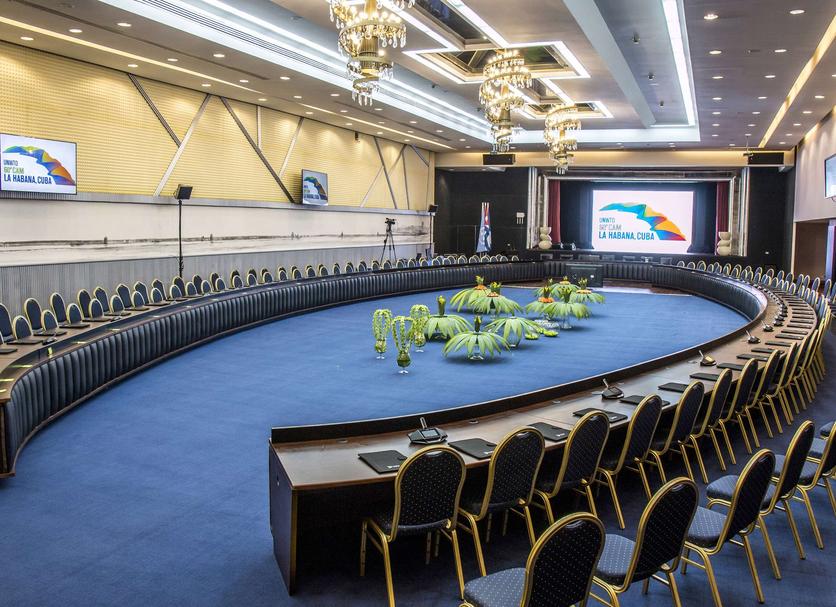 Ruang konferensi Foto