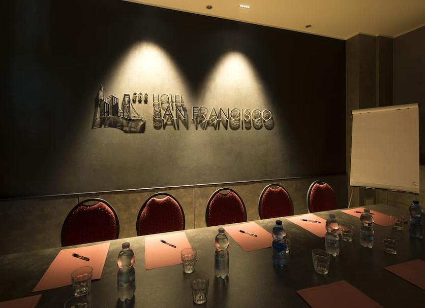 Ruang konferensi Foto