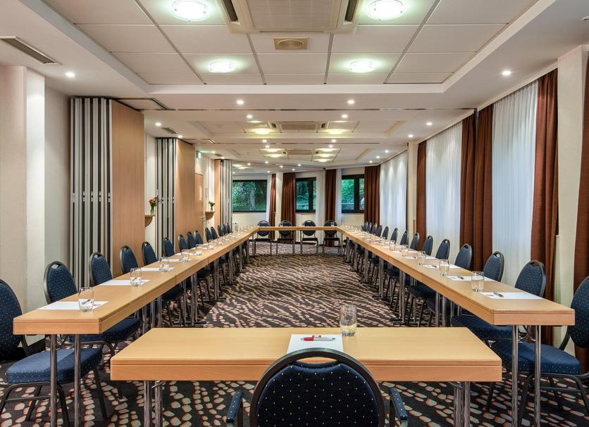 Ruang konferensi Foto