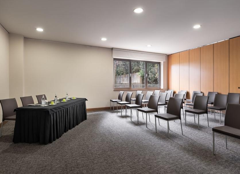 Ruang konferensi Foto